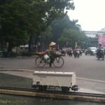 Macht sich gut am Opernplatz in Hanoi: Cool Car, bescheiden im Auftritt, aber rekordverdächtig im Reisen. Cool eben.