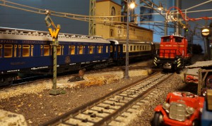 Nachdem die V 60 den Schlafwagen in den Zugverbund rangiert hatte, stand der Orient-Exress abfahrbereit am Bahnhof.